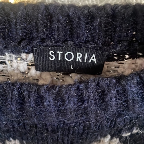 Cropped knit sweater by Storia! Fair condition. Size L - Picture 3 of 3